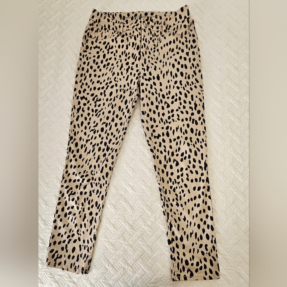Chicos Slimming Girlfriend Slim Leg Ankle Jean Cheetah Print Stretch 1R Size 8